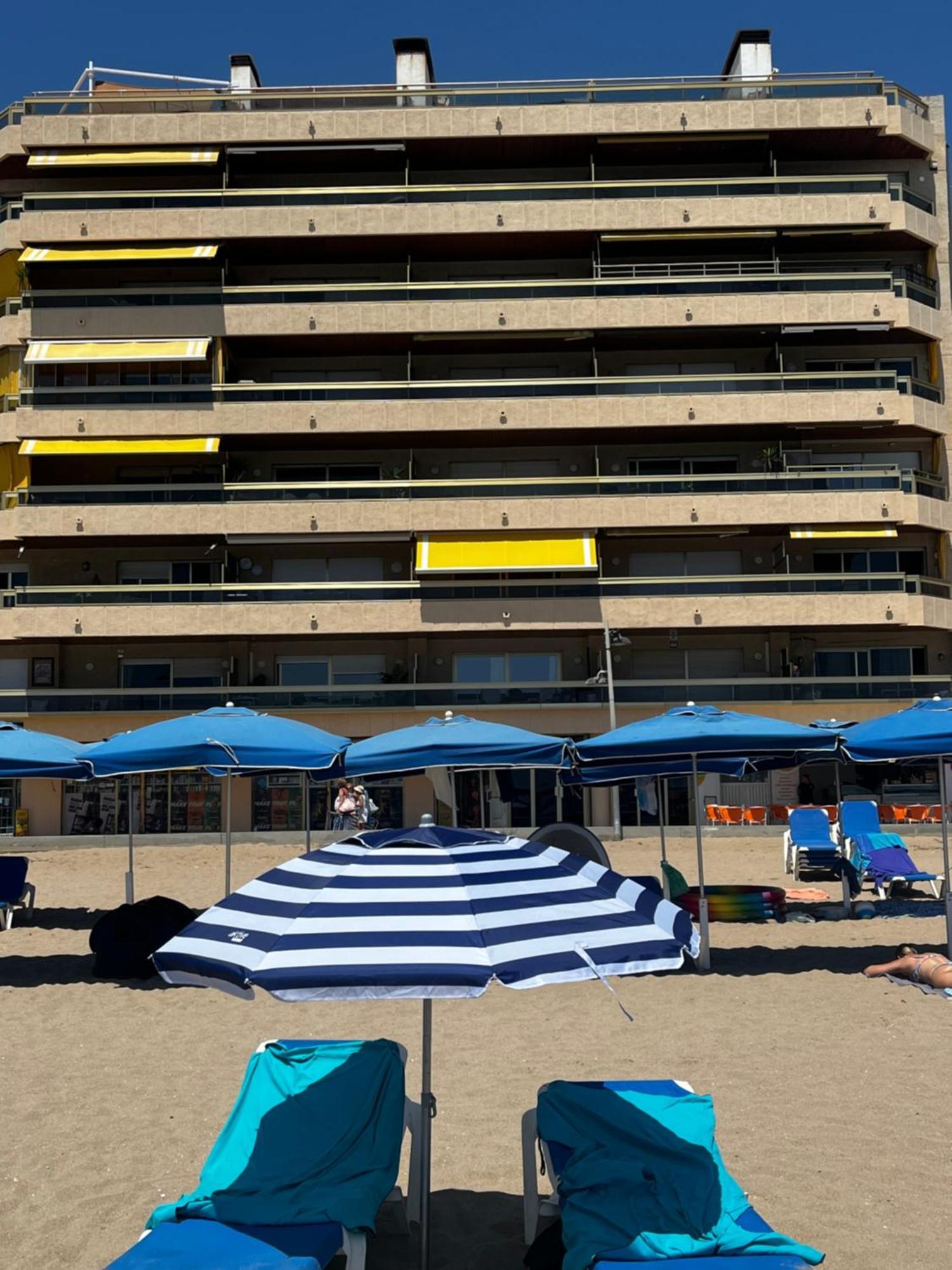 Acogedor Y Amplio Apartamento Familiar A Pie De Playa Calafell Exterior foto